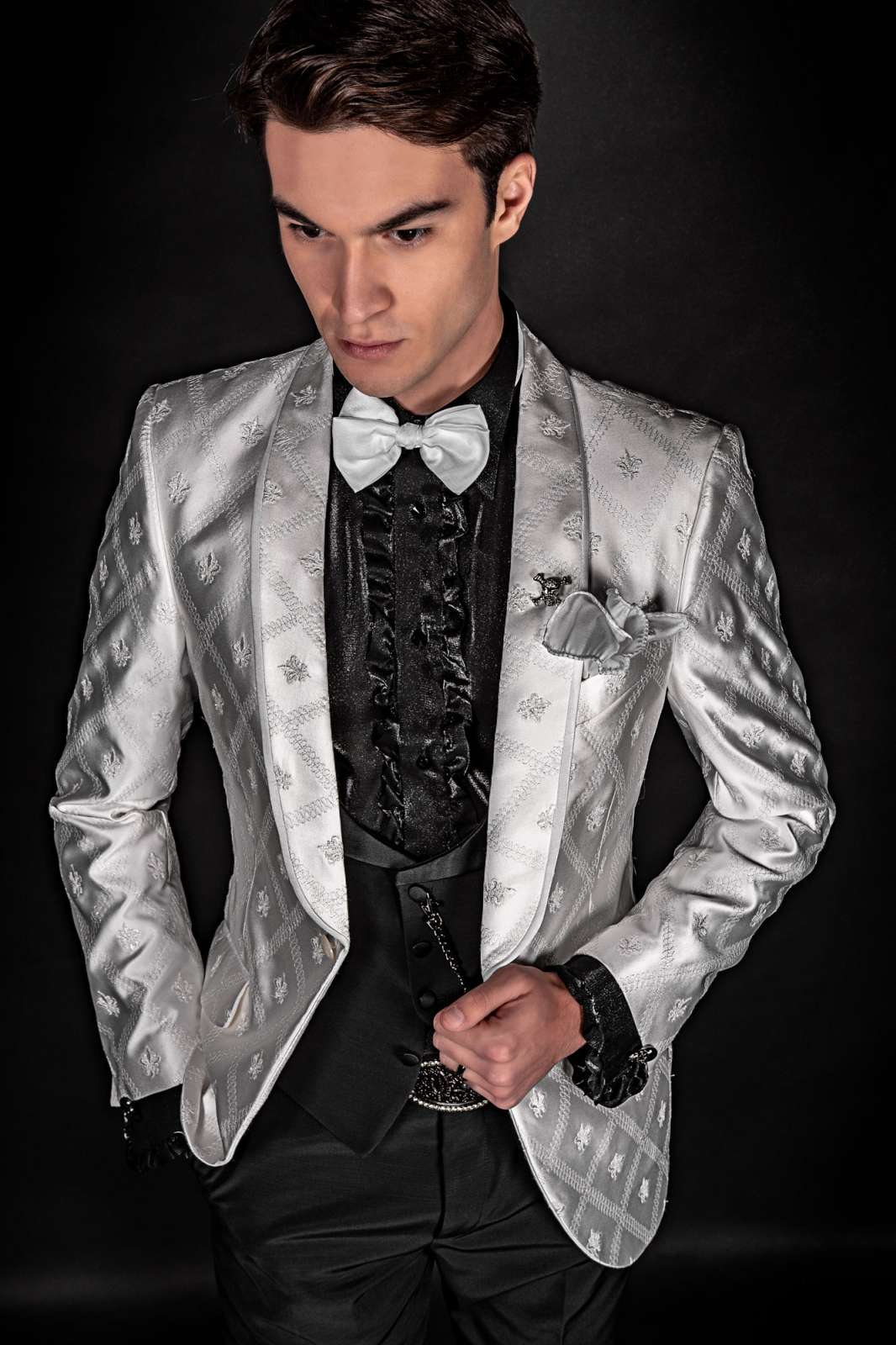 Traje de moda de jacquard combinado blanco y negro. Traje de novio 2477 Mario Moyano