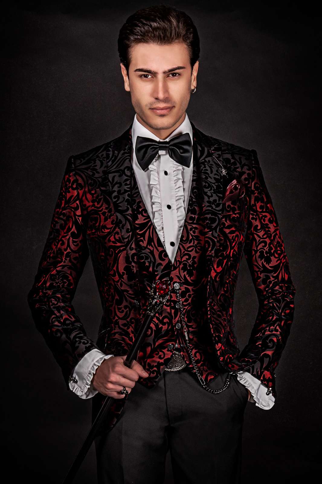 Esmoquin moda terciopelo brocado floral rojo negro. Traje de novio 2512 Mario Moyano